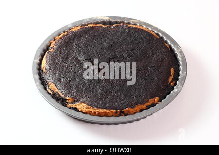 Pane appena sfornato la torta in stagno. Rendendo triaca di serie a torta. Foto Stock