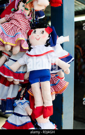 Costa Rica negozio di souvenir in vendita presso il National Craft Market Foto Stock