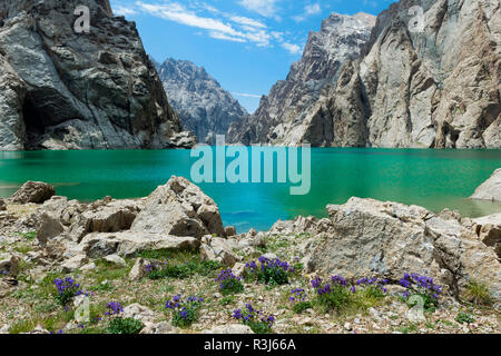 Lago Köl-Suu, alta altitudine Lago, Kurumduk valley, provincia di Naryn, Kirghizistan Foto Stock