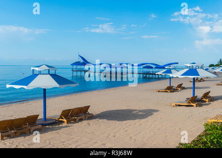 Karven resort beach, Issyk Kul lago, Kirghizistan Foto Stock