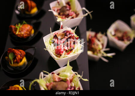 I dettagli con i ristoranti raffinati antipasti fatti con il rumeno tradizionale cucina ingredienti Foto Stock