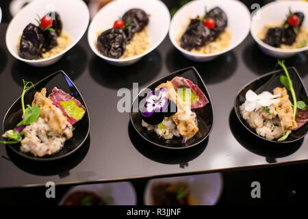 I dettagli con i ristoranti raffinati antipasti fatti con il rumeno tradizionale cucina ingredienti Foto Stock