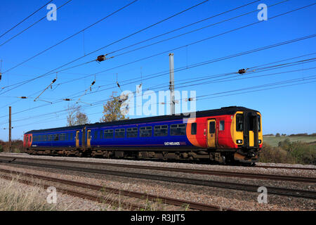 East Midlands treni 155 415, East Coast Main Line Railway, Peterborough, CAMBRIDGESHIRE, England, Regno Unito Foto Stock