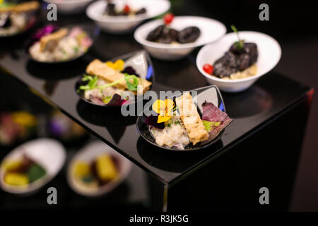 I dettagli con i ristoranti raffinati antipasti fatti con il rumeno tradizionale cucina ingredienti Foto Stock