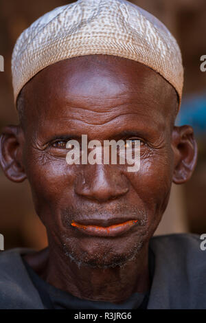 Ritratto di un uomo Dogon del Mali Foto Stock