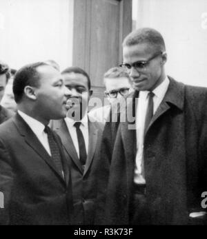 MARTIN Luther King (1929-1968) American leader dei diritti civili a sinistra con Malcolm X ion 26 marzo 1964. Foto: la Biblioteca del Congresso. Foto Stock