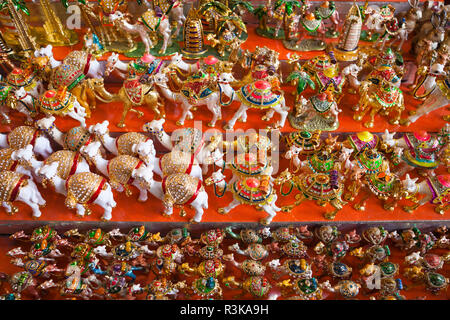 I UAE Dubai, Deira. Cammelli souvenir Foto Stock