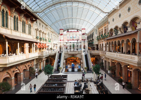 I UAE Dubai Jumeirah. Mercato Mall interno Foto Stock