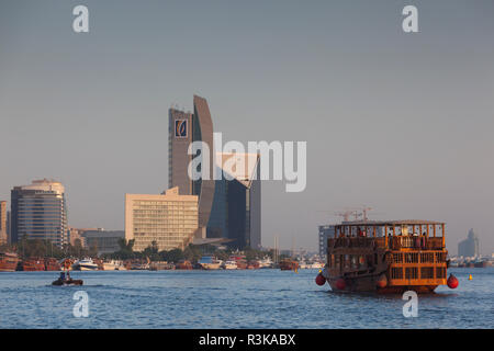 I UAE Dubai, Deira. Acqua Abra taxi sul Dubai Creek Foto Stock