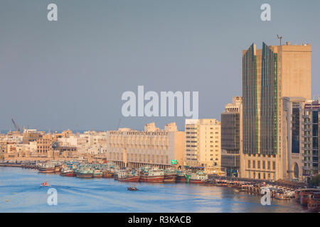 I UAE Dubai, Deira. Vista in elevazione del Dubai Creek Foto Stock