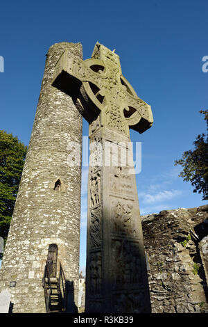 L'Irlanda, nella contea di Louth. Croce celtica presso il sito monastico di Monasterboice. Muiredach alta della Croce Foto Stock