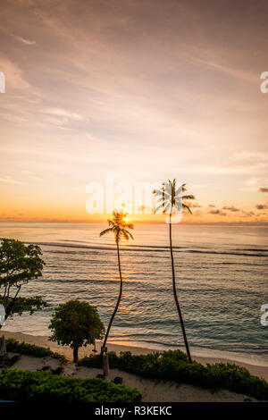 Anse Forbons spiaggia presso l'Hilton Doubletree Resort e Spa, Mahe, Repubblica delle Seicelle, Oceano Indiano. Foto Stock