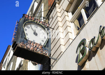 Bar Italia sulla Frith Street, il cafè italiano di Soho, popolare italiana con i tifosi di calcio, post-club la folla, musicisti amd mods, a Londra, Regno Unito Foto Stock