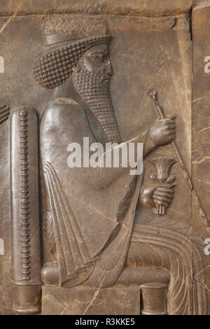 Iran, Teheran, Museo Nazionale dell'Iran, Processione di Xerxes fregio con la città antica di Persepolis Foto Stock