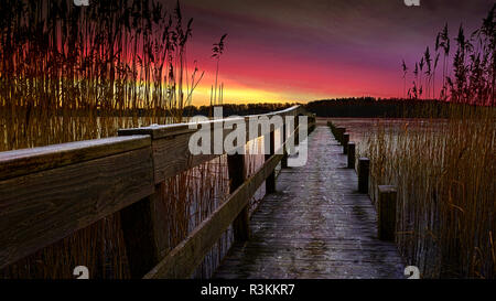 Sunrise su un lago a Skanderborg, nello Jutland, Danimarca Foto Stock