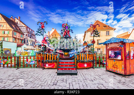 Colmar, Francia - Dicembre 2017. Colmar mercatino di Natale per i bambini, Petite Venise in Alsazia. Foto Stock