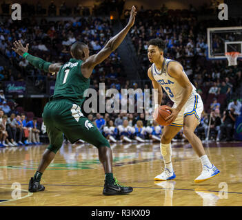 Nov 22 2018 Las Vegas NV, U.S.A. UCLA guard Jules Bernard (3) Impostare il gioco durante il NCAA di pallacanestro degli uomini di pneumatici Continental Las Vegas Invitational tra UCLA Bruins e il Michigan State Spartans 67-87 persa in Orleans Arena Las Vegas NV. Thurman James / CSM Foto Stock