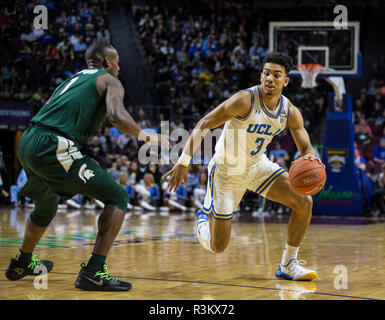 Nov 22 2018 Las Vegas NV, U.S.A. UCLA guard Jules Bernard (3) Impostare il gioco durante il NCAA di pallacanestro degli uomini di pneumatici Continental Las Vegas Invitational tra UCLA Bruins e il Michigan State Spartans 67-87 persa in Orleans Arena Las Vegas NV. Thurman James / CSM Foto Stock