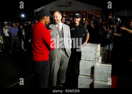 Las Vegas, NV, Stati Uniti d'America. 23 Nov, 2018. Tiger Woods, Ernie Johnson Jr., Phil Mickelson di presenze per capitale la sua partita: Tiger Woods VS Phil Mickelson, Shadow Creek Golf Course, Las Vegas NV, Novembre 23, 2018. Credito: JA/Everett raccolta/Alamy Live News Foto Stock