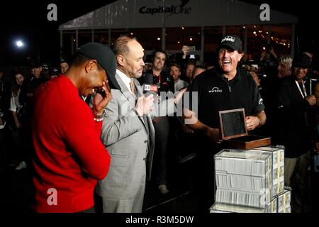 Las Vegas, NV, Stati Uniti d'America. 23 Nov, 2018. Tiger Woods, Ernie Johnson Jr., Phil Mickelson di presenze per capitale la sua partita: Tiger Woods VS Phil Mickelson, Shadow Creek Golf Course, Las Vegas NV, Novembre 23, 2018. Credito: JA/Everett raccolta/Alamy Live News Foto Stock