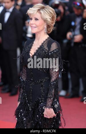 CANNES, Francia - 13 Maggio 2018: Jane Fonda passeggiate il tappeto rosso per il 'Sinchiostro o nuotare' proiezione al Festival di Cannes (Ph: Mickael Chavet) Foto Stock