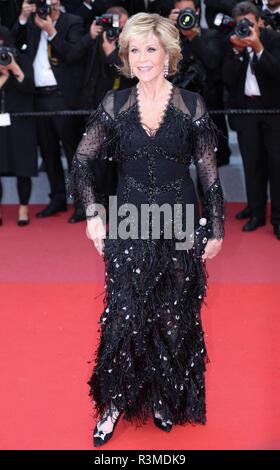 CANNES, Francia - 13 Maggio 2018: Jane Fonda passeggiate il tappeto rosso per il 'Sinchiostro o nuotare' proiezione al Festival di Cannes (Ph: Mickael Chavet) Foto Stock