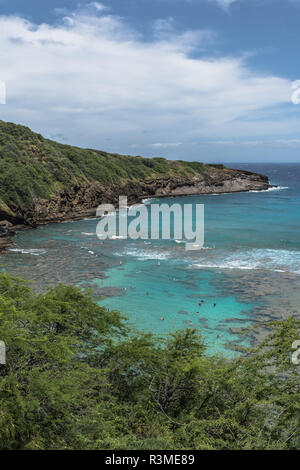 Vista della Baia di Hanauma dal di sopra, Oahu, Hawaii Foto Stock