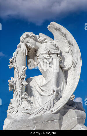 Cuba, La Habana. Angelo statua sulla tomba nel cimitero di Colon. Credito come: Jim Zuckerman Jaynes / Galleria / DanitaDelimont.com Foto Stock