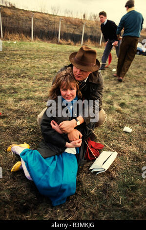 Grand National Rece incontro Eglinton Liverpool England Regno Unito 1986 frequentatori di gara presso il Grand National Meeting anche noto come urrà Henrys o Sloane Rangers o Sloanies, ben vestito ricchi giovani del periodo. Foto Stock
