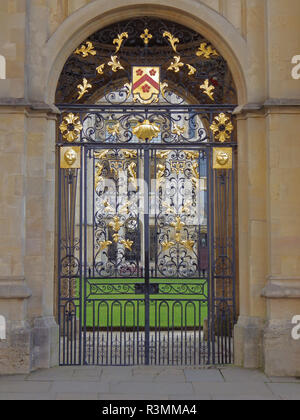 Cancello di ingresso per tutte le anime College Oxford University Regno Unito vicino la Radcliffe Camera Foto Stock