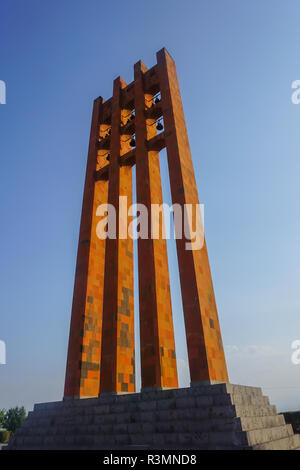 Sardarapat pittoresco Memorial Torre Campanaria vista in estate Foto Stock