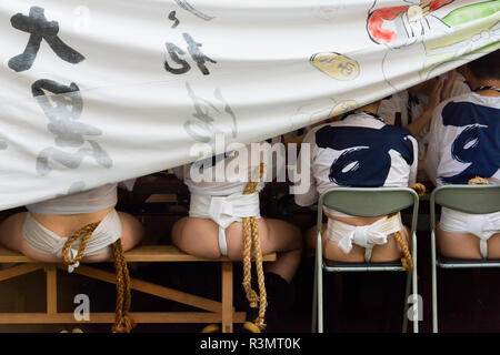 Vettori di flottazione durante Hakata Gion Yamakasa Festival, Fukuoka, Giappone Foto Stock