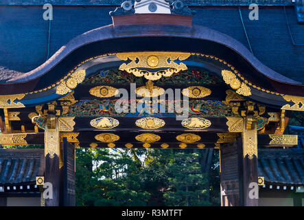 Kara-mon cancello di Castello Nijo, Kyoto, Giappone Foto Stock