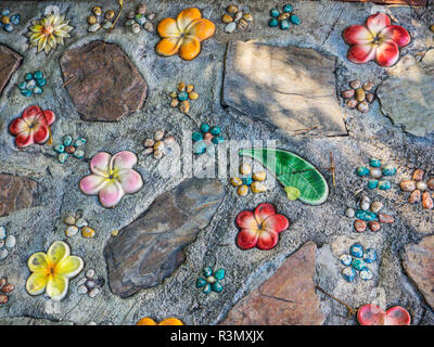 Thailandia Chiang Mai, disegni in piano al Wat Prasingh uno dei più visitati posto in Chiang Mai Foto Stock