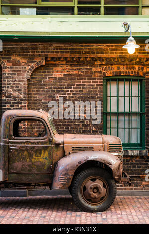 Canada Ontario, Toronto, Distillery District, vecchia distilleria carrello Foto Stock