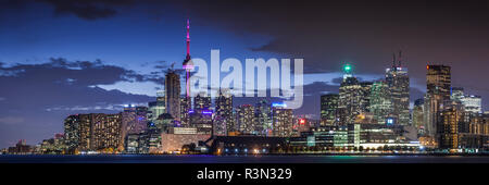 Canada Ontario, Toronto, skyline dal molo di Polson Foto Stock