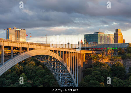 Canada Ontario, Niagara Falls, Rainbow Bridge Foto Stock