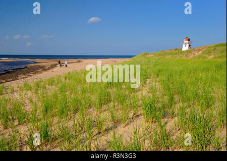 Canada, Prince Edward Island, Covehead Porto. Faro sulle dune di sabbia a Cape Stanhope. Foto Stock