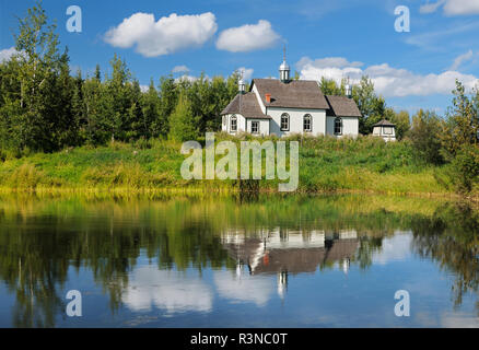 Canada, Alberta, Vegreville. San Nicola Chiesa Greco-cattolica ucraina e stagno. Foto Stock