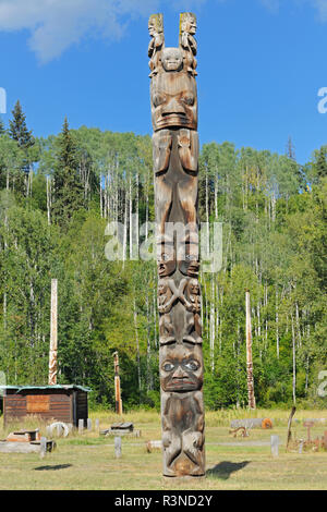 Canada, British Columbia, Kitwanga. Tribù Gitxsan totem. Foto Stock