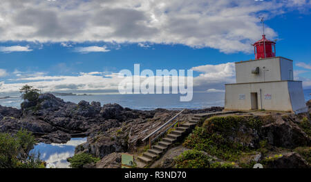 Anfitrite Lighthouse vicino a Uculet, British Columbia, Canada Foto Stock