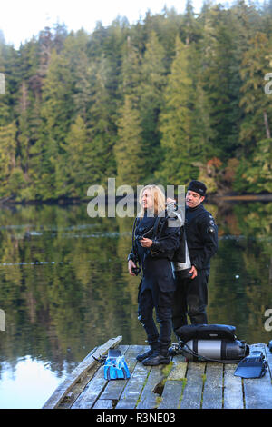 Subacquei, passaggio di doratura, Nord Isola di Vancouver, British Columbia, Canada (MR) Foto Stock