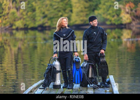 Subacquei, passaggio di doratura, Nord Isola di Vancouver, British Columbia, Canada (MR) Foto Stock