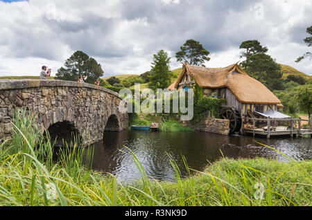 Nuova Zelanda, Isola del nord, Matamata. Hobbit sul set del film, Hobbit bridge Foto Stock