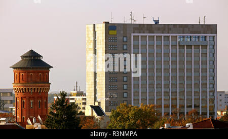 Storica Torre dell'acqua ed il drv-hochhaus in Speyer Foto Stock