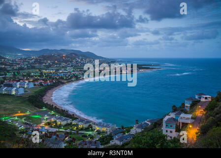 Saint Kitts e Nevis, Saint Kitts. Frigate Bay da Sir Timothy's Hill Foto Stock