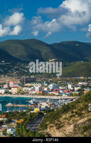 Sint Maarten. Philipsburg, elevati vista città dal porto di Philipsburg Foto Stock