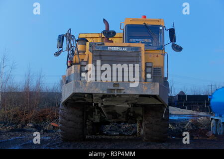 Caterpillar 400D autocarri articolati con pianale di scarico che ha lavorato sul vecchio Recycoal carbone Impianto di riciclaggio in Rossington,Doncaster Foto Stock