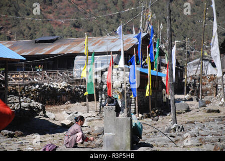 Il villaggio himalayana di Olangchung Gola in Nepa Foto Stock