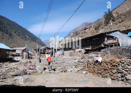 Il villaggio himalayana di Olangchung Gola in Nepa Foto Stock